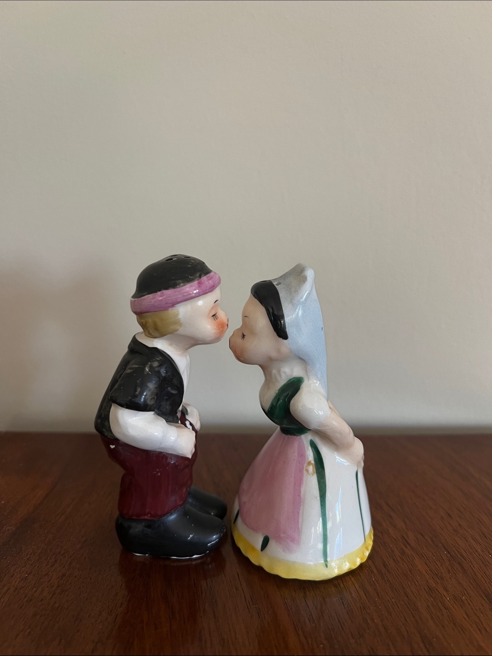 Vintage Napco Salt and Pepper Shaker Set Collectible